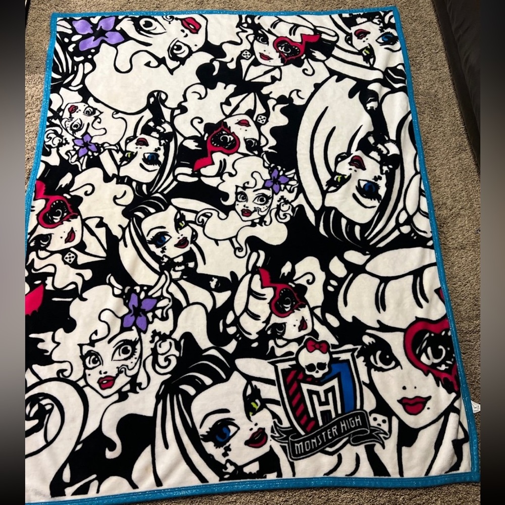 Monster high blanket
